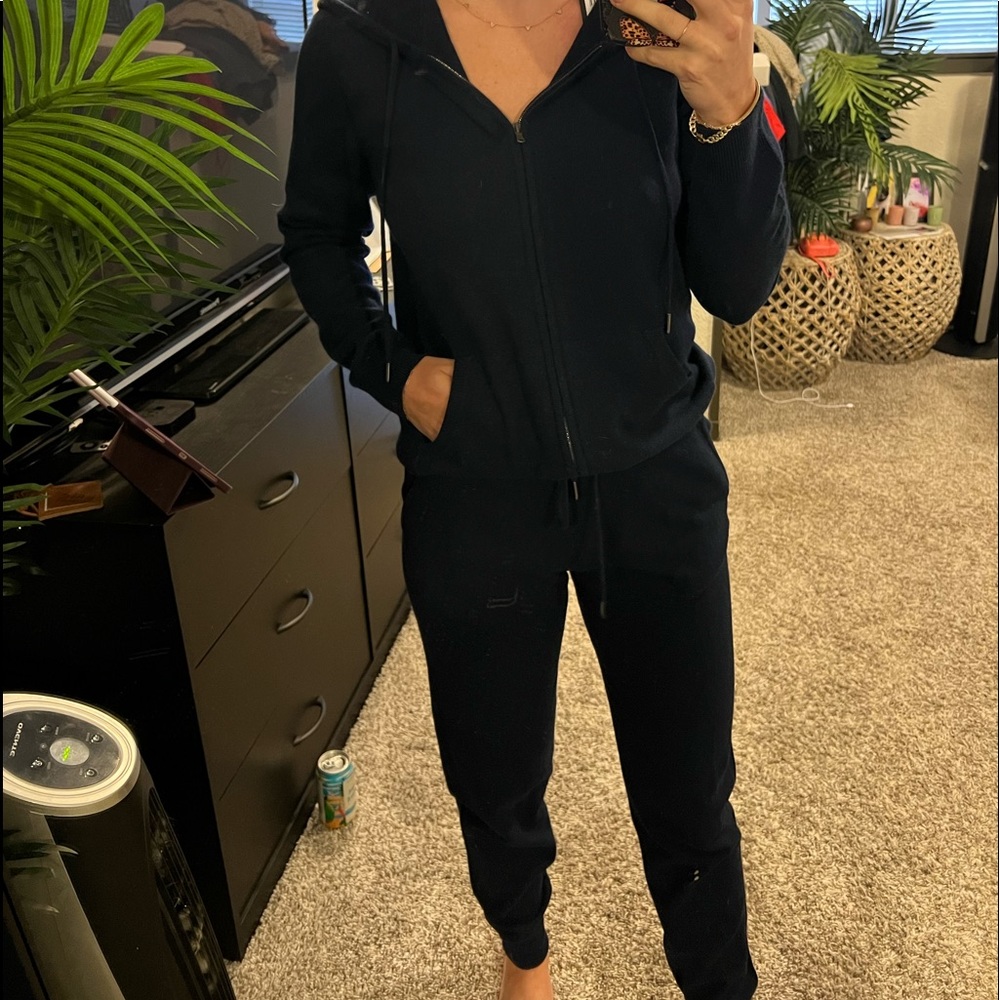 NEW WITH TAGS Full Gobi 100% Mongolian Cashmere Sweatsuit in Navy Blue